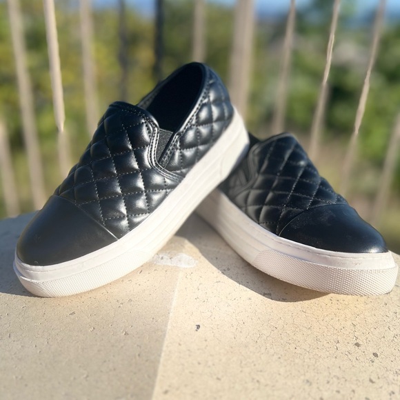 Steve Madden platform JLuma slip on Size 4 Girls BLACK. - Picture 2 of 6